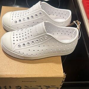 Native Jefferson kids slip on shoes, size 11 brand new in box